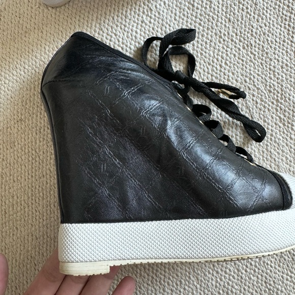 L.A.M.B. embossed logo wedge sneakers - Picture 2 of 7